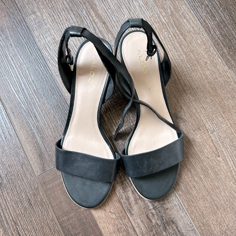 Aldo single strap heel